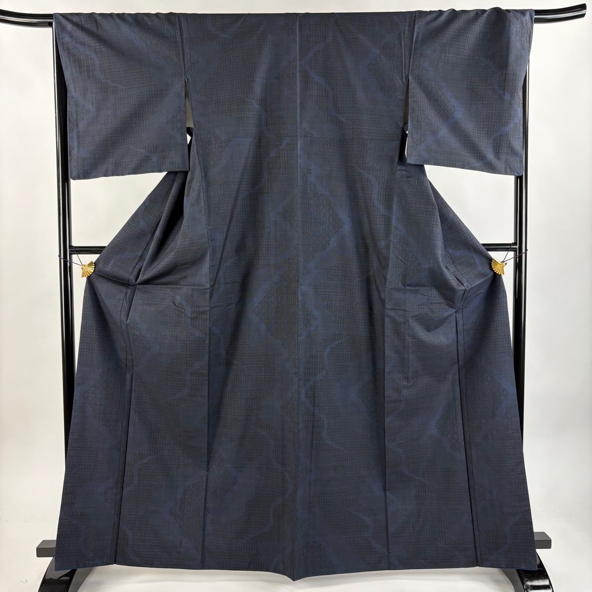 大島紬 身丈166cm 裄丈67cm M 袷 純泥染 証紙 幾何学模様 紺色 正絹 秀品