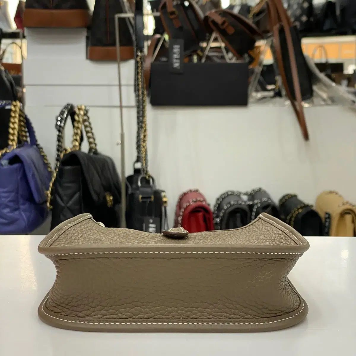 【K刻印・大人気色】エルメス ミニエヴリン エトゥープ S金具 Hermes(エルメス) ミニ エヴリン 16 エトープ シルバー金具 K