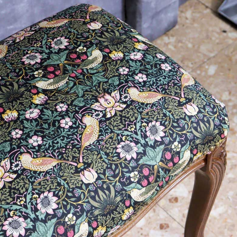 フットスツール いちご泥棒 ベスト・オブ・モリス 猫脚 イタリア グリーン 足置 スツール いちご泥棒 ベスト・オブ・モリス 猫脚 イタリア