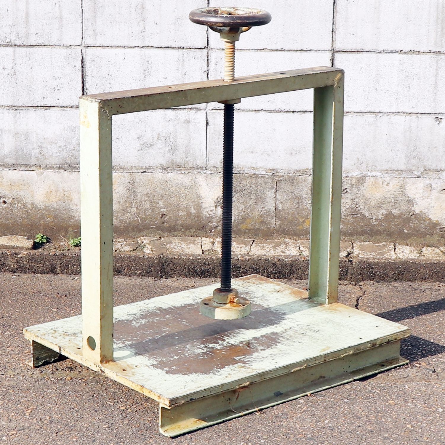 新潟発 手動式ハンドプレス機