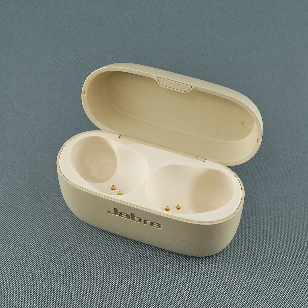 未使用　ジャブラ　Jabra Elite 75t　ノイズキャンセリング　イヤホン フルワイヤレスイヤホン Jabra Elite 75t ワイヤレスチャージ対応