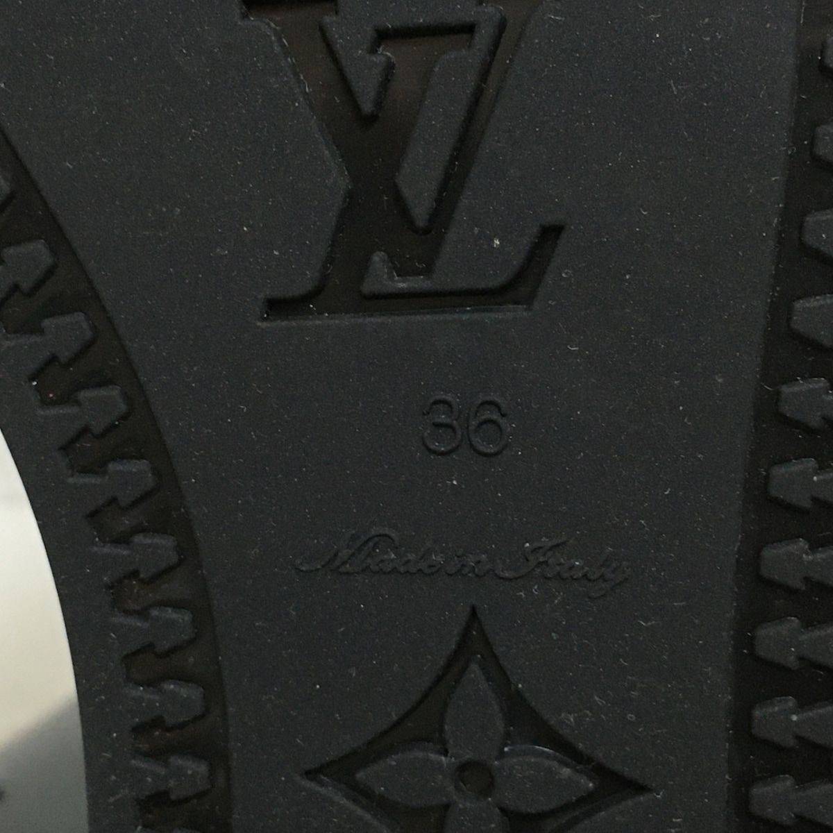 LOUIS VUITTON(ルイヴィトン) レインブーツ 36 レディース - 黒 モノグラム/型押し加工 ラバー