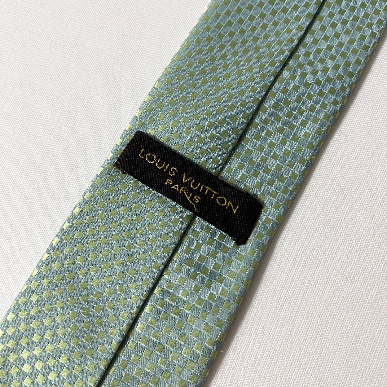 美品 ヴィトン LVロゴ ネクタイ シルク グリーン LOUIS VUITTON 美品 LOUIS VUITTON ルイヴィトン ネクタイ シルク100% ミント