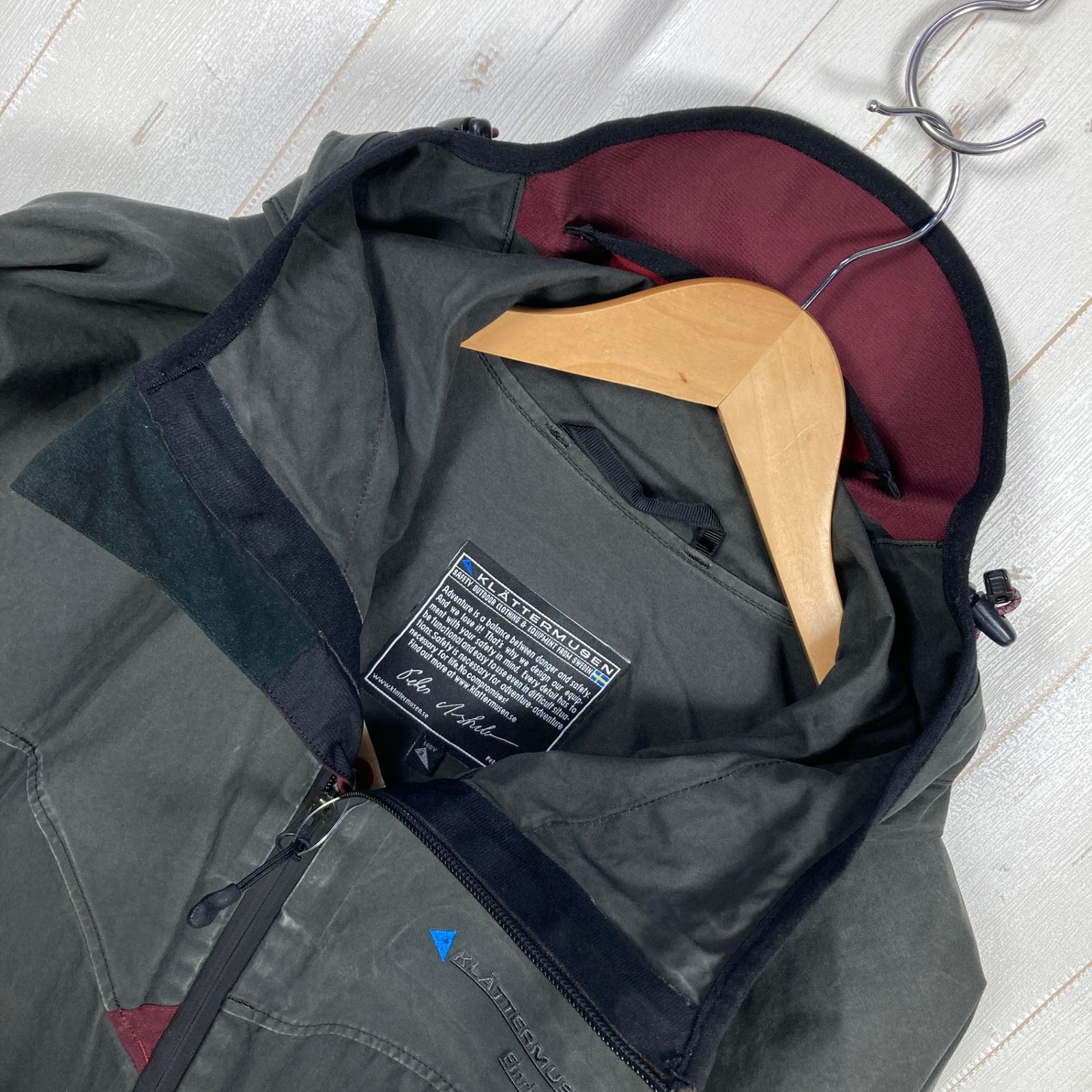  Women s チャコール系 Klattermusen クレッタルムーセン エイナリーダ ジャケット Einride Jacket Eta Proof撥水コットン フーディ International コットン ア ジャケット アウター