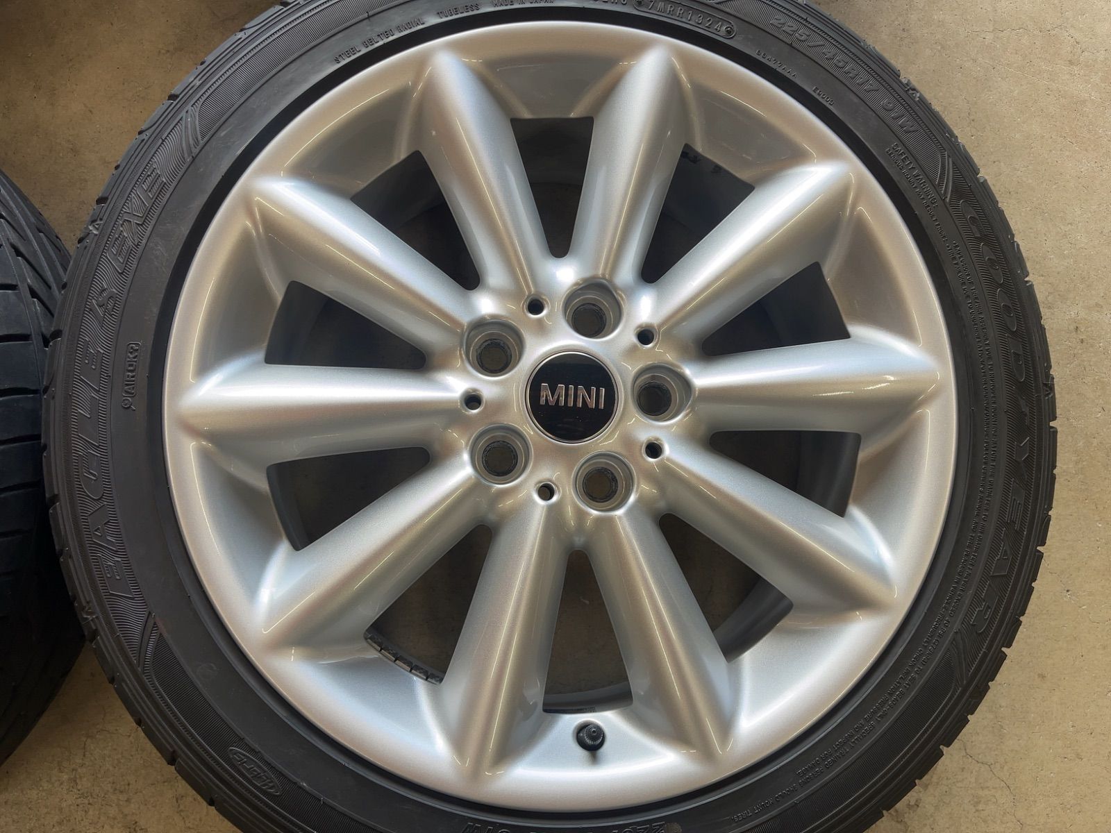 美品! ピレリ 195/55R16 MINI ミニ 純正 16インチ MINI 195 美品! ピレリ 195/55R16 MINI ミニ 純正 16インチ MINI 195