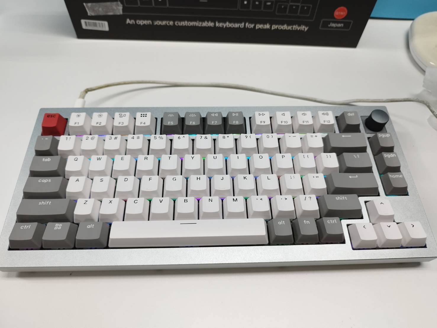 Keychron Q1 Pro 75%メカニカルキーボードJISシルバーグレー Keychron Q1 Pro QMK/VIA ワイヤレス カスタム メカニカルキーボード