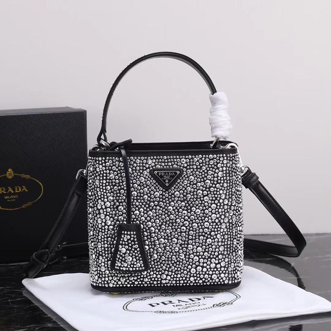 プラダ PRADA ショルダーバッグ｜ ｜