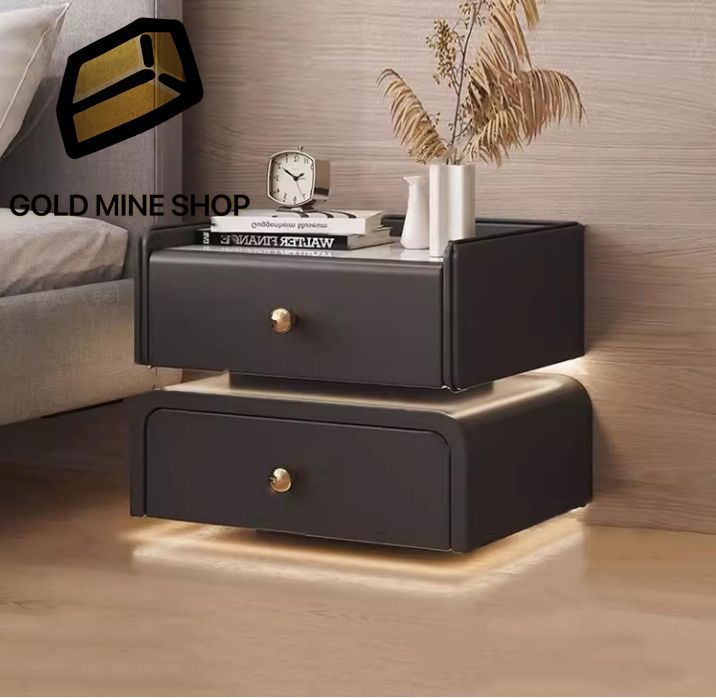 再度投稿です モダンな無垢材ナイトスタンド、マイクロファイバーレザーのベッド