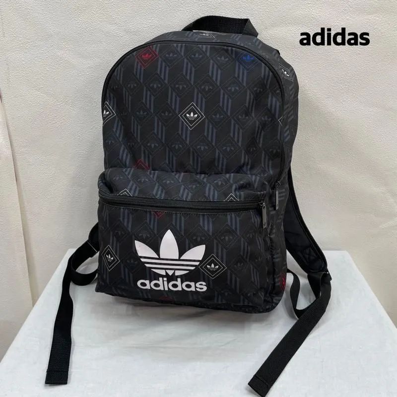 adidas アディダス モノグラム バックパック 総ロゴ リュック 22L