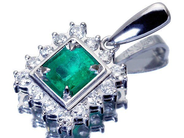 歴史 ジュエリー 鮮やかグリーン 良質天然エメラルド0.30ct＆ダイヤ0.225ct プラチナペンダントヘッド h7848vv