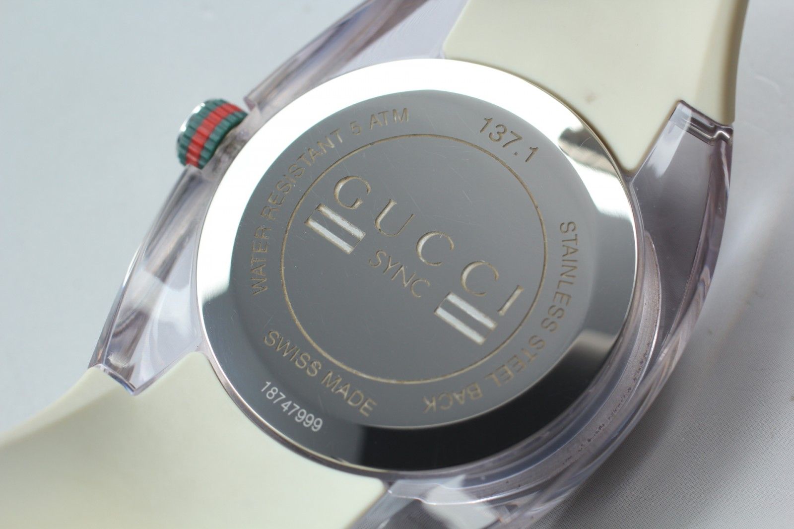 グッチ GUCCI SYNC 137.1 メンズ 腕時計 ホワイト シェリーライン
