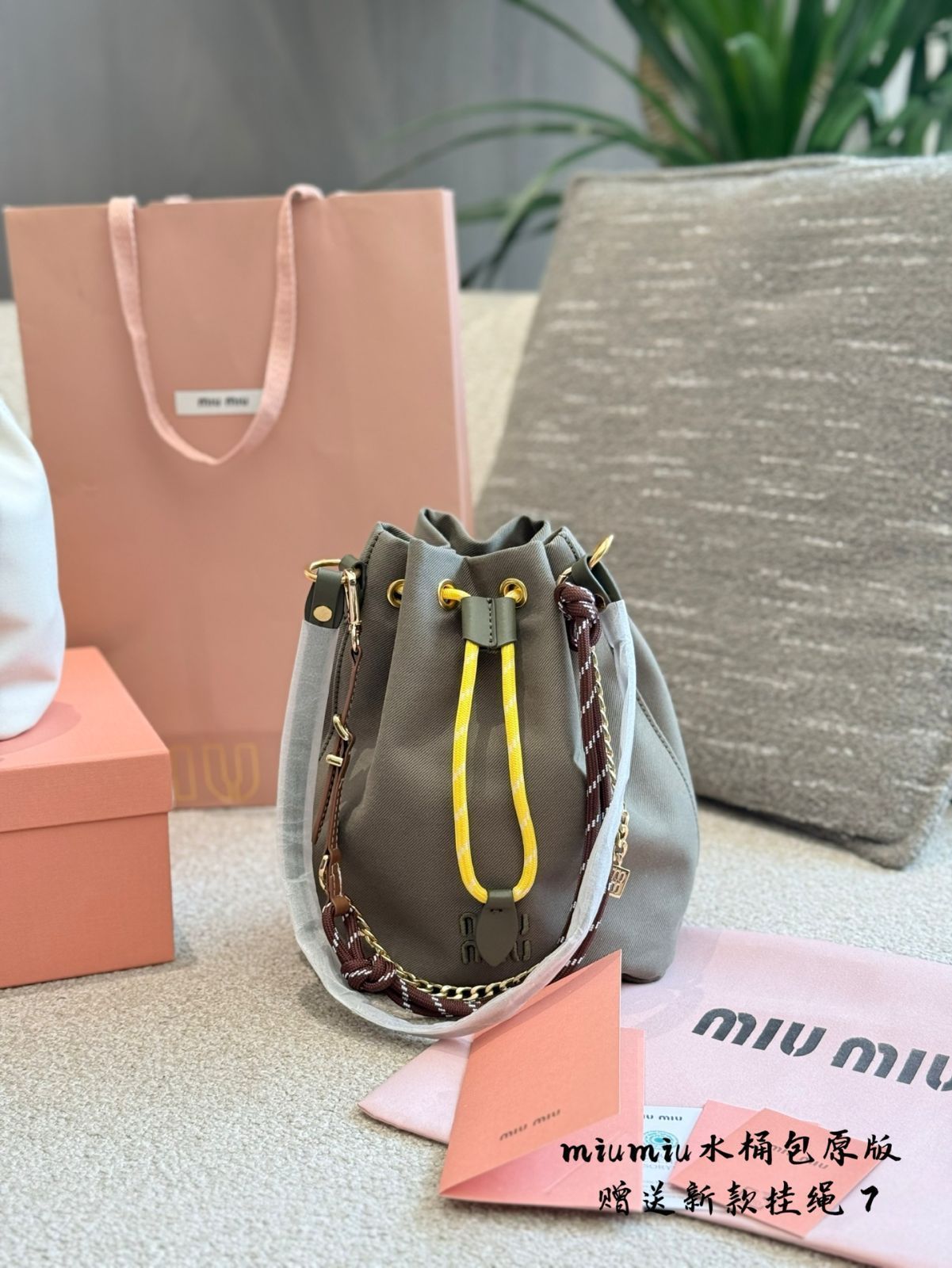 今日特価】Miu Miu New Canvas Mini Bucket Bag - ミュウミュウ 今日特価】Miu Miu New Canvas Mini Bucket Bag - ミュウミュウ