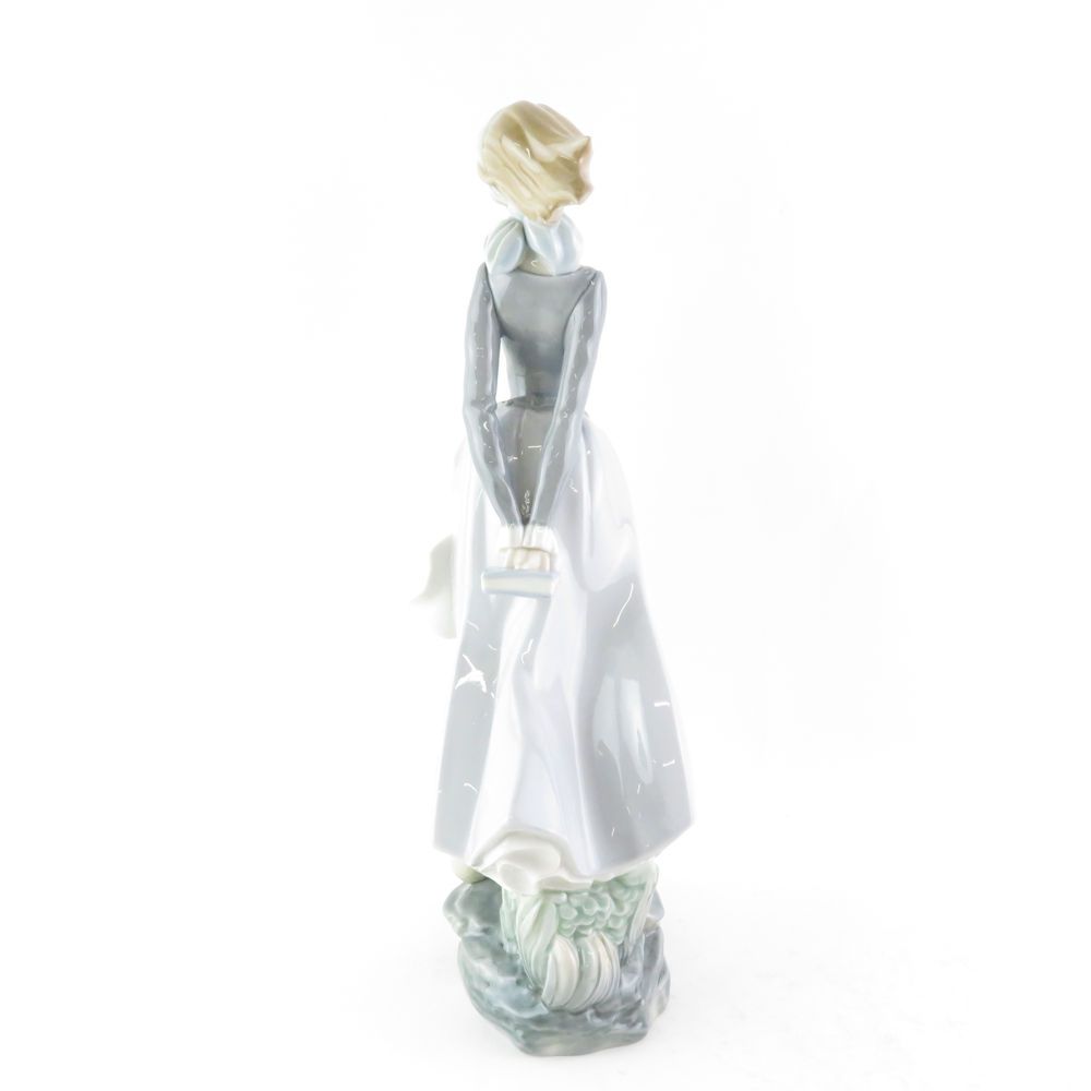 LLADRO 海のそよ風 美品 LLADRO リヤドロ 海のそよ風 フィギュリン 陶磁器 置物