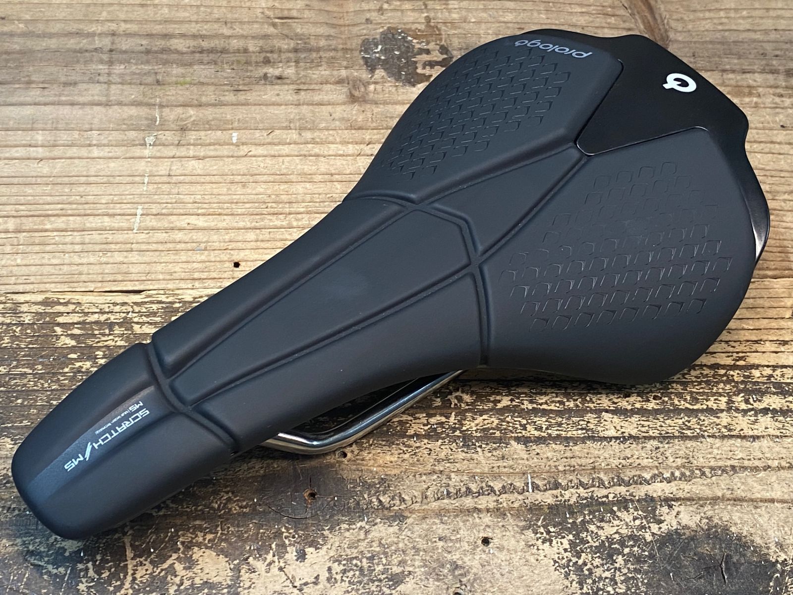 JG934 プロロゴ prologo SCRATCH M5 サドル 黒 TiroXレール