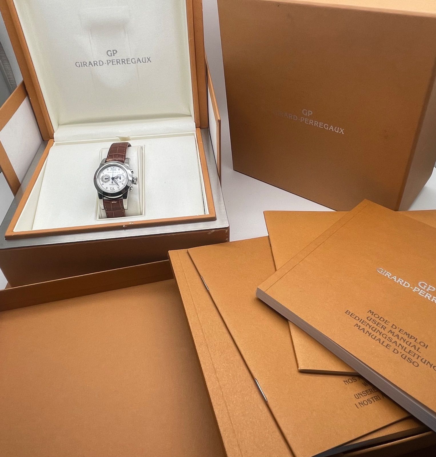 き ジラールペルゴ GIRARD PERREGAUX スモール クロノグラフ 8046 8Pダイヤモンド シェル文字盤 SS レディース 自動巻き 腕時計