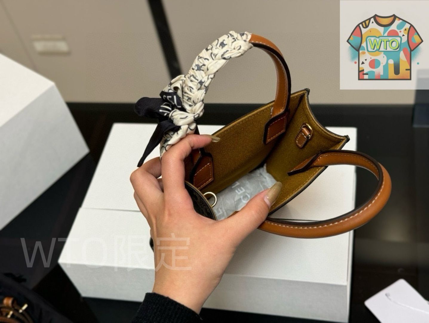 Celine] ミニトートバッグ - 専用ボックス付き | セリーヌ