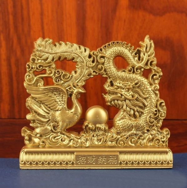 金色の鳥とドラゴンの置物 金色の鳥とドラゴンの置物