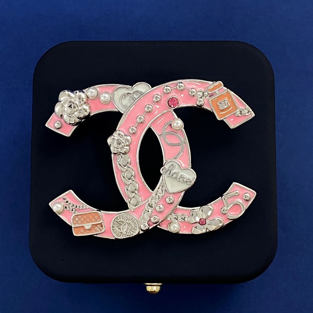 CHANEL】シャネル 新品 ピンク＆ブラック ダブルC ロゴ ブローチ 