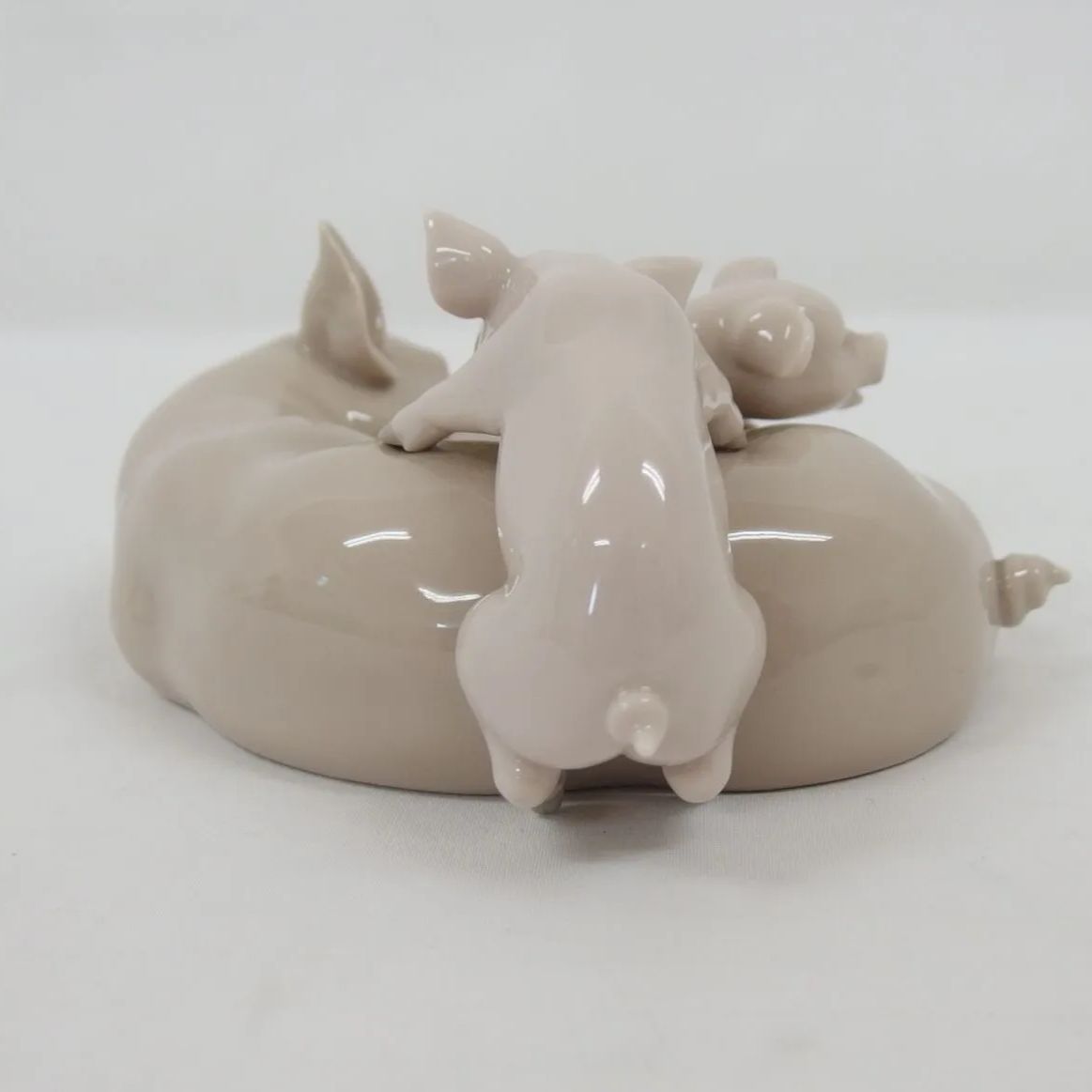 LIADRO 豚の置物 陶磁器製 ホワイト