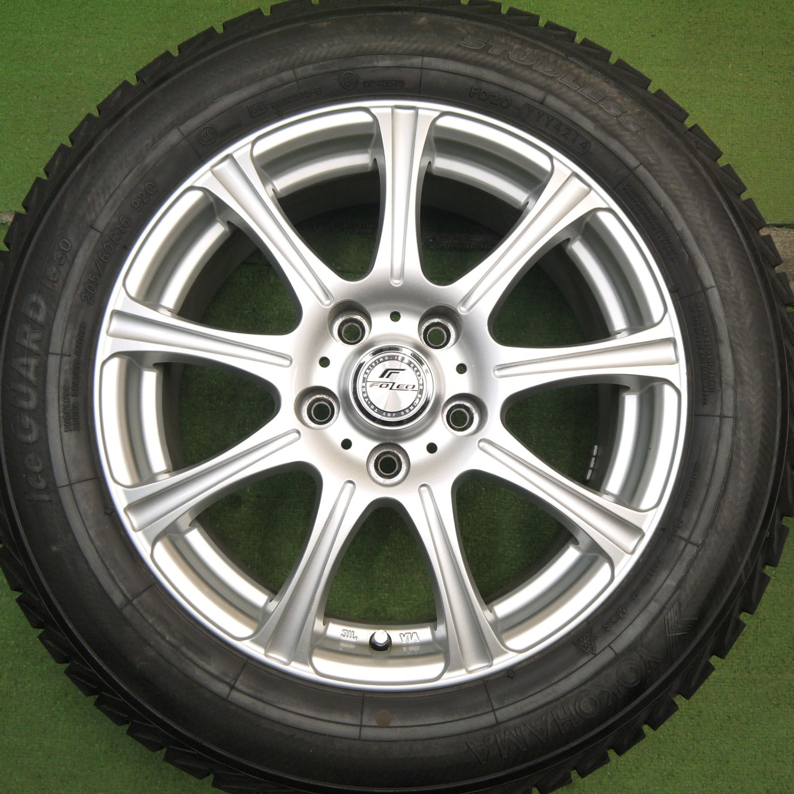 ヨコハマタイヤ ice GUARD iG30 ホイール LAYCEAスタッドレス