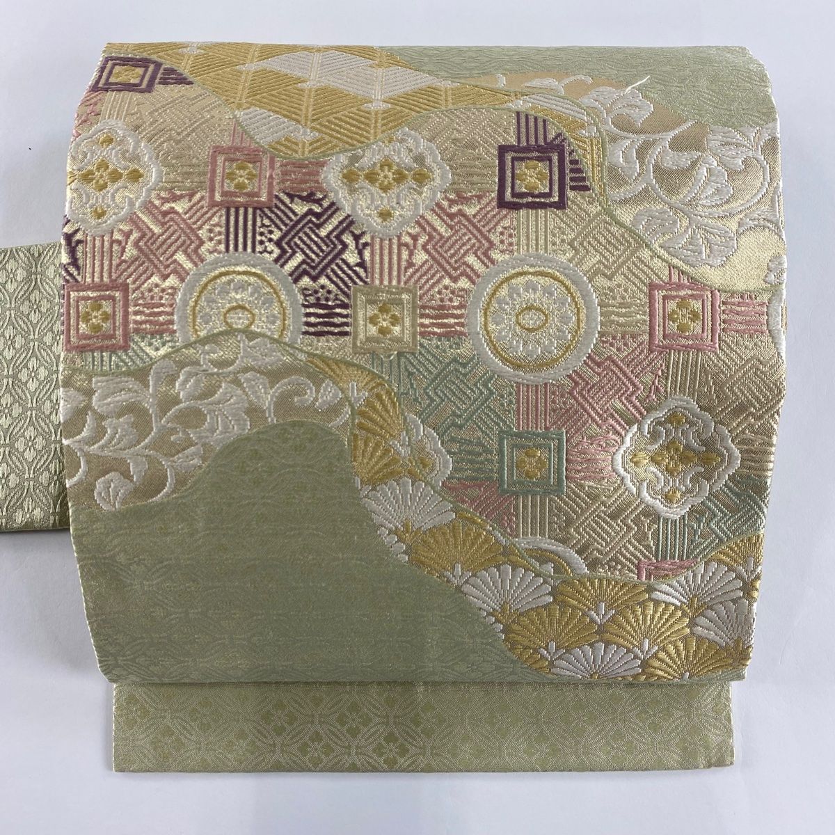 名古屋帯 美品 逸品 落款 じゅらく帝王紫 霞 金銀糸 金通し 薄紫 名古屋帯 美品 逸品 落款 じゅらく帝王紫 霞 金銀糸 金通し 薄紫