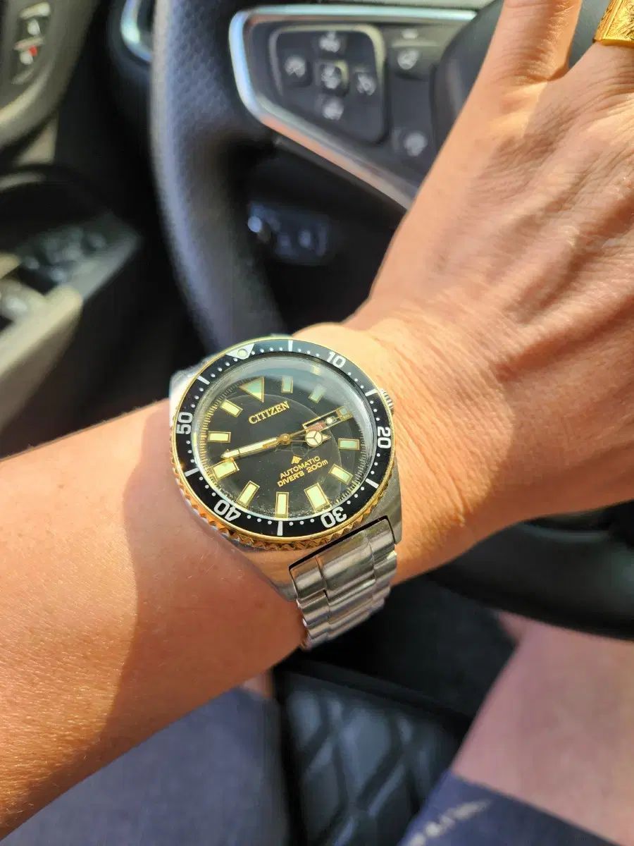 CASIO 六角形ケース 時計 シルバー　1760 JA CASIO 六角形ケース 覗ける 時計 シルバー 1760 JA