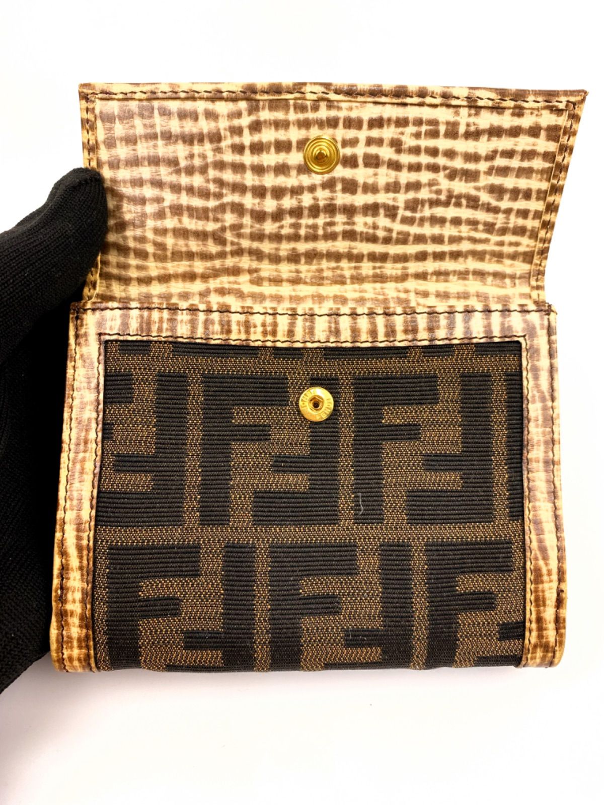 激レア フェンディ 二つ折り財布 Wホッック レザー財布 ズッカ柄