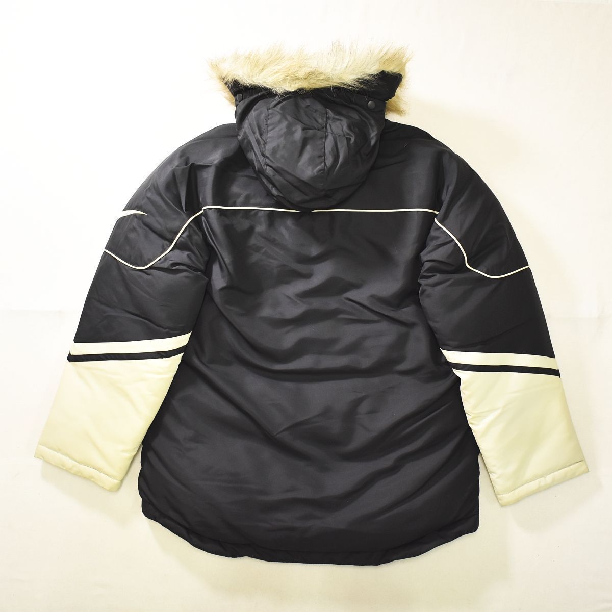 NIKE ナイロンダウンLサイズ ブラック/ホワイト NIKE ナイロンダウンLサイズ ブラック/ホワイト 白 ダウン メンズ