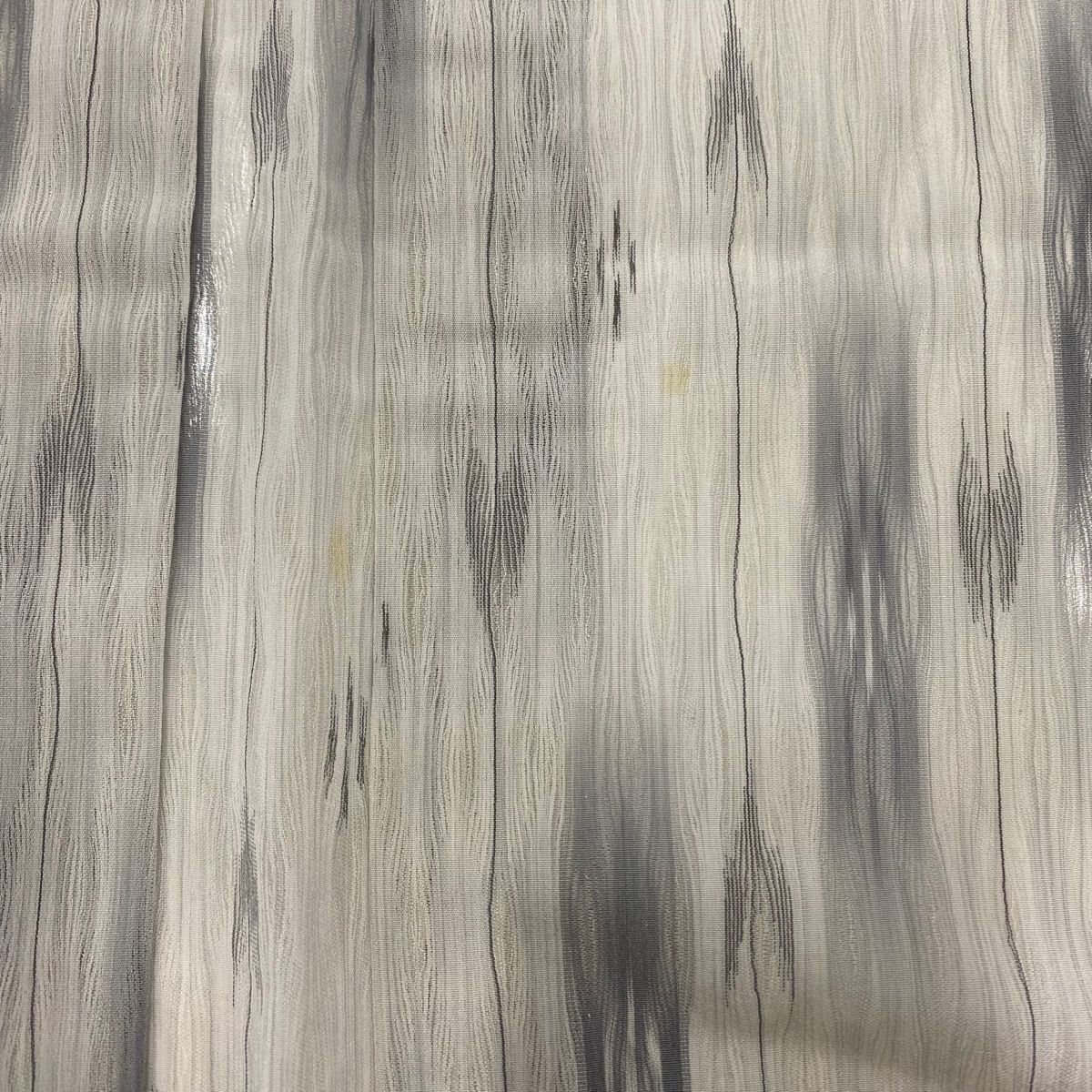 灰色