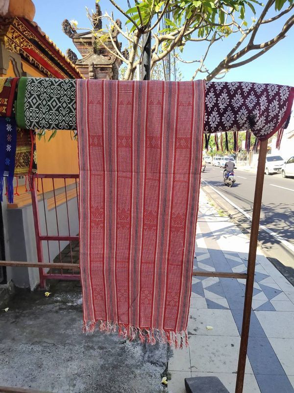イカット タペストリー ウォールデコレーション 絣織 織物 ハンドメイド 手織物 古布 おしゃれ 民族布 アジアン エスニック