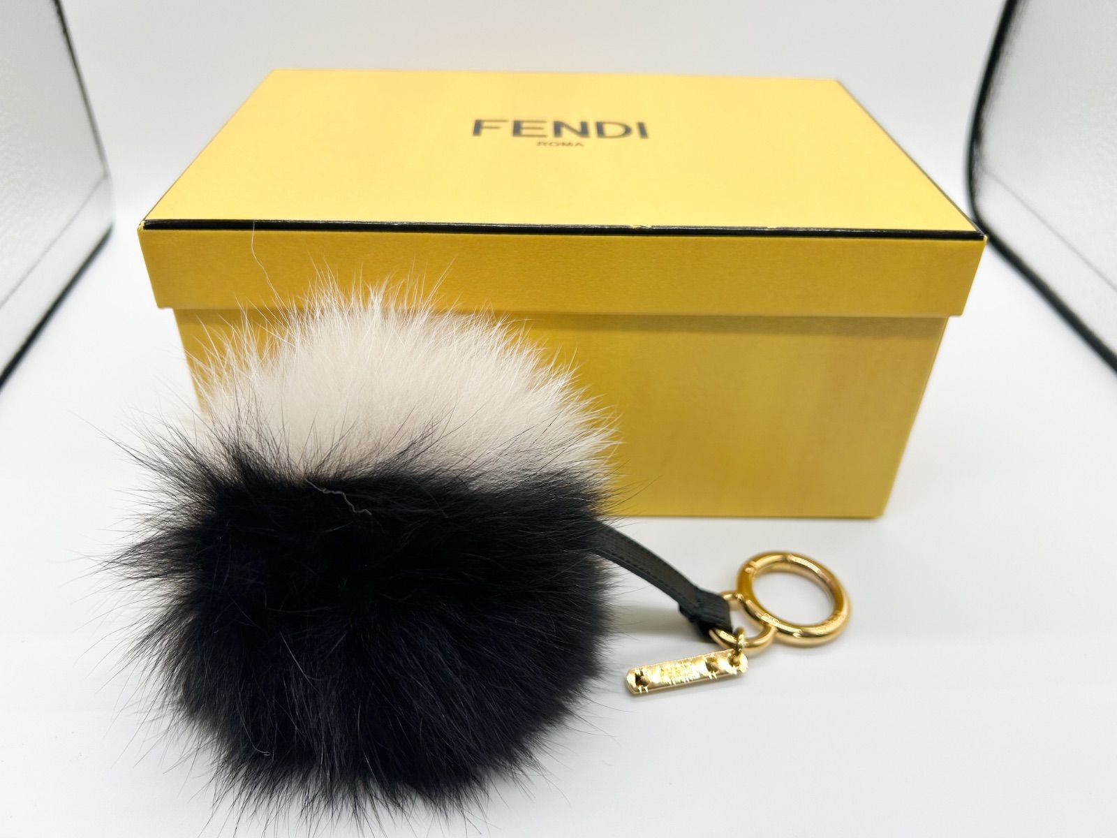 FENDI マルーンファーキーホルダー FENDI マルーンファーキーホルダー