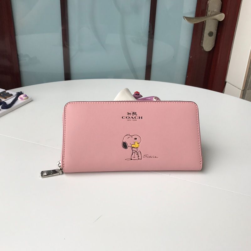 COACH（コーチ）F53773 レディース ロングジッパー財布 スヌーピー コラボ 限定版 ピンク - メルカリ