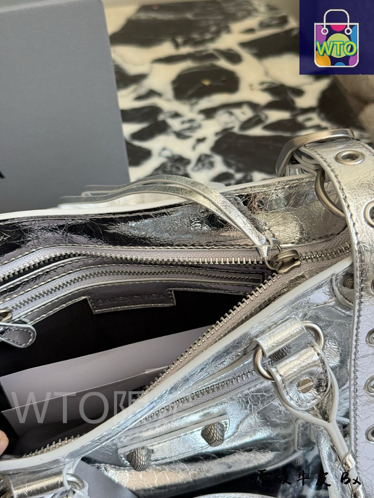 今日特価】Balenciaga White Motorcycle Bag - バレンシアガ