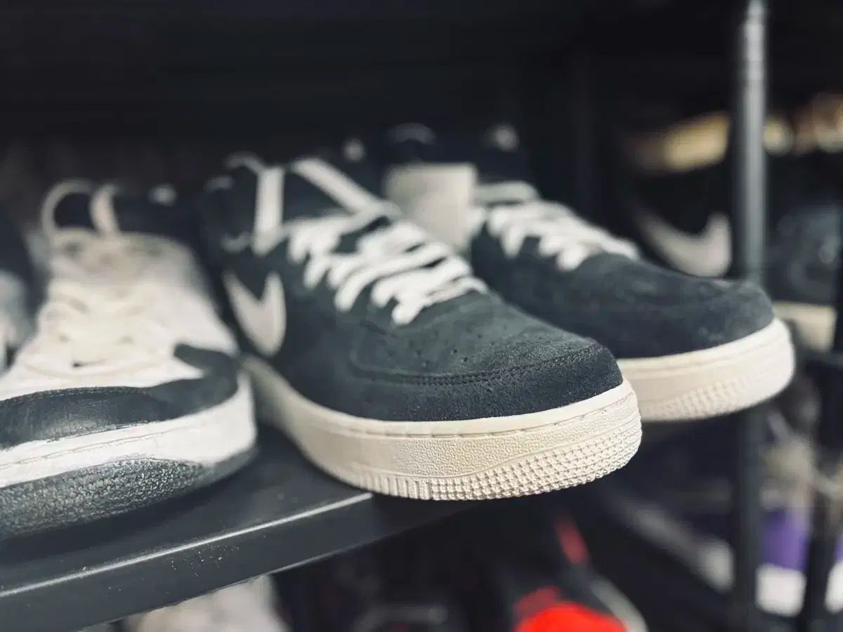 NIKE(ナイキ) エアフォース ミッド 黒と白のループス 260 新品