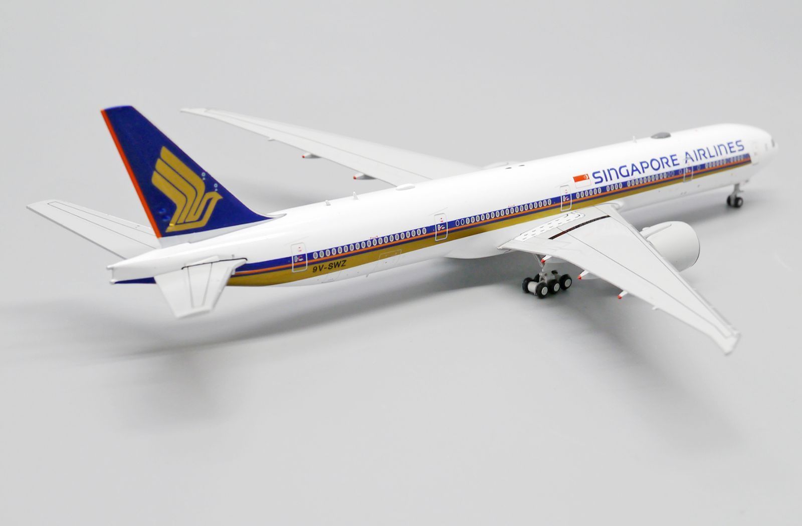 Jcwings シンガポール航空 777-300ER 9V-SWZ 1/400 EW477W010 Jcwings シンガポール航空 777-300ER 9V-SWZ 1/400 EW477W010