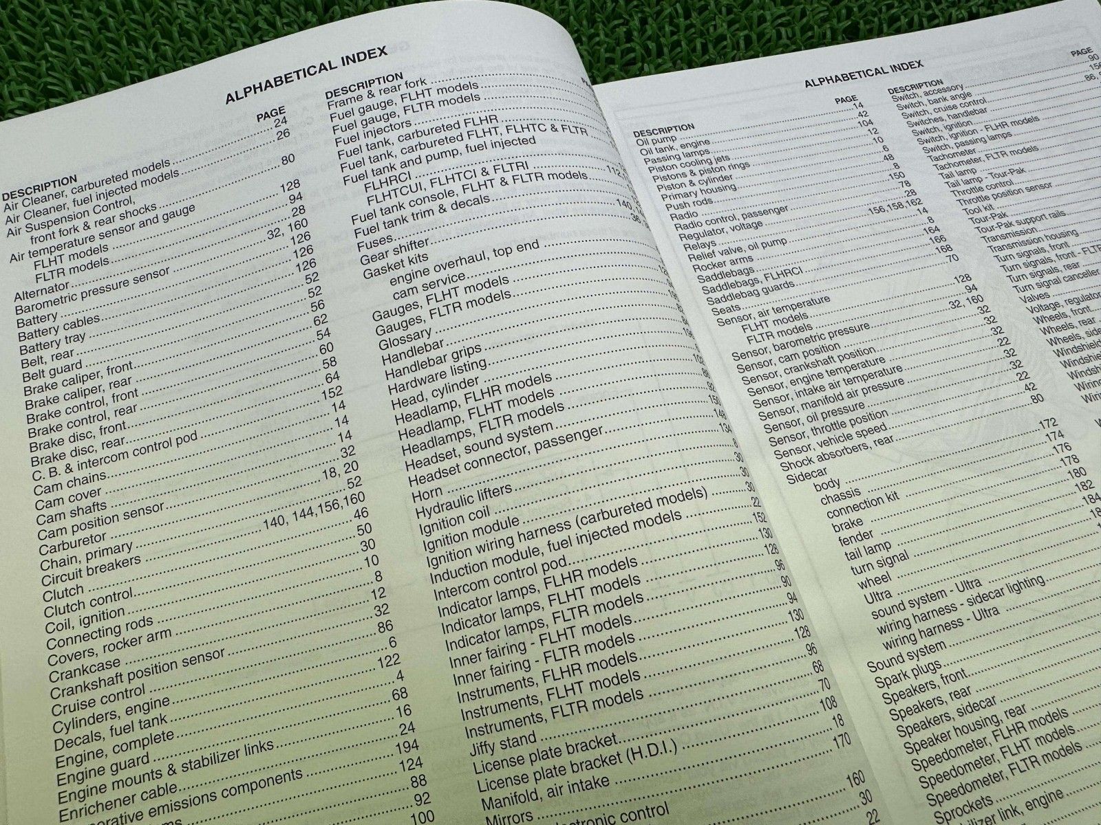 FLT パーツリスト 英語版 ハーレー 正規 バイク 整備書 1999年FLTモデル ツーリング パーツカタログ 車検 パーツカタログ 整備書 wT