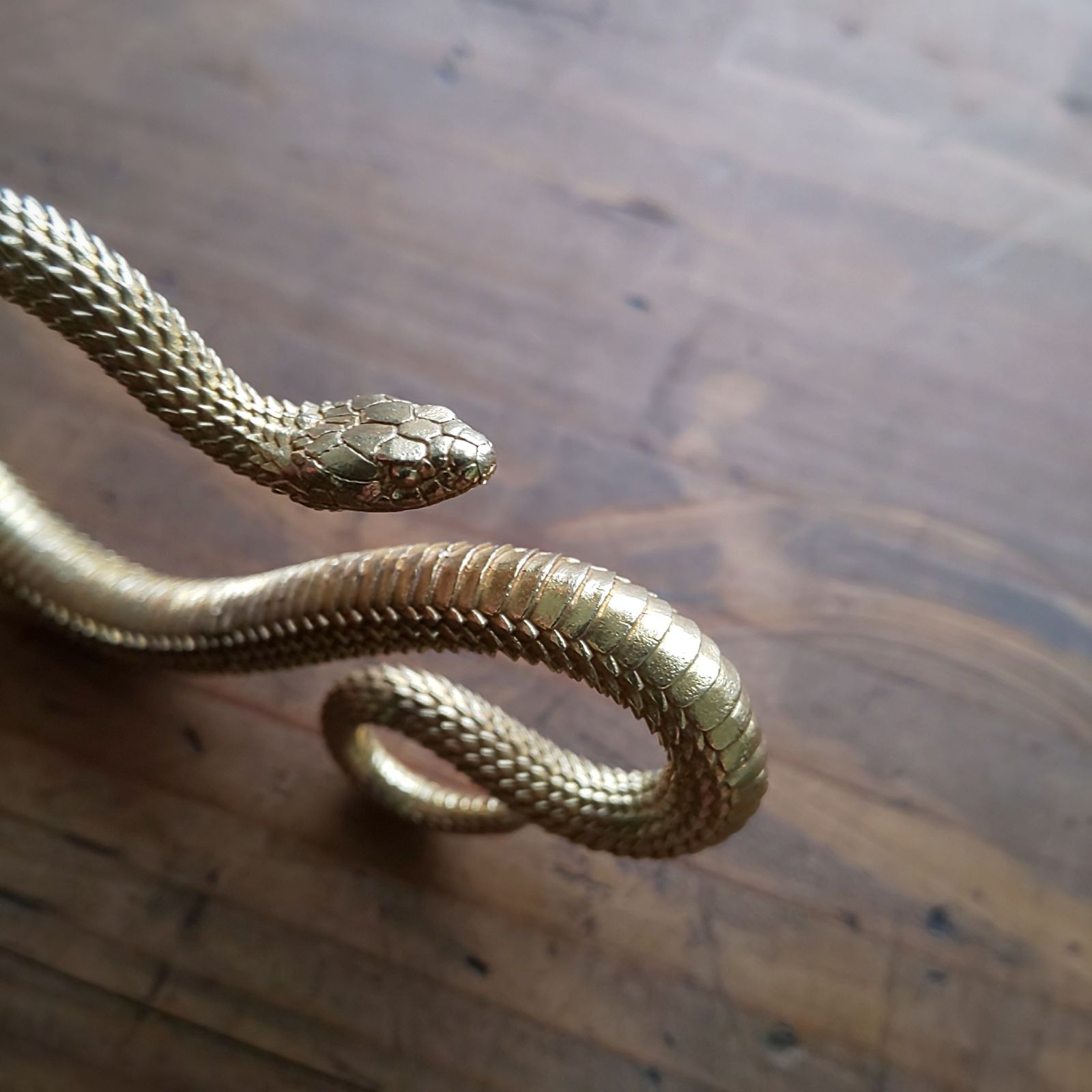 匿名配送 真鍮 蛇 Ｓ字 スネーク キーホルダー ペンダント 爬虫類 お守り - メルカリShops
