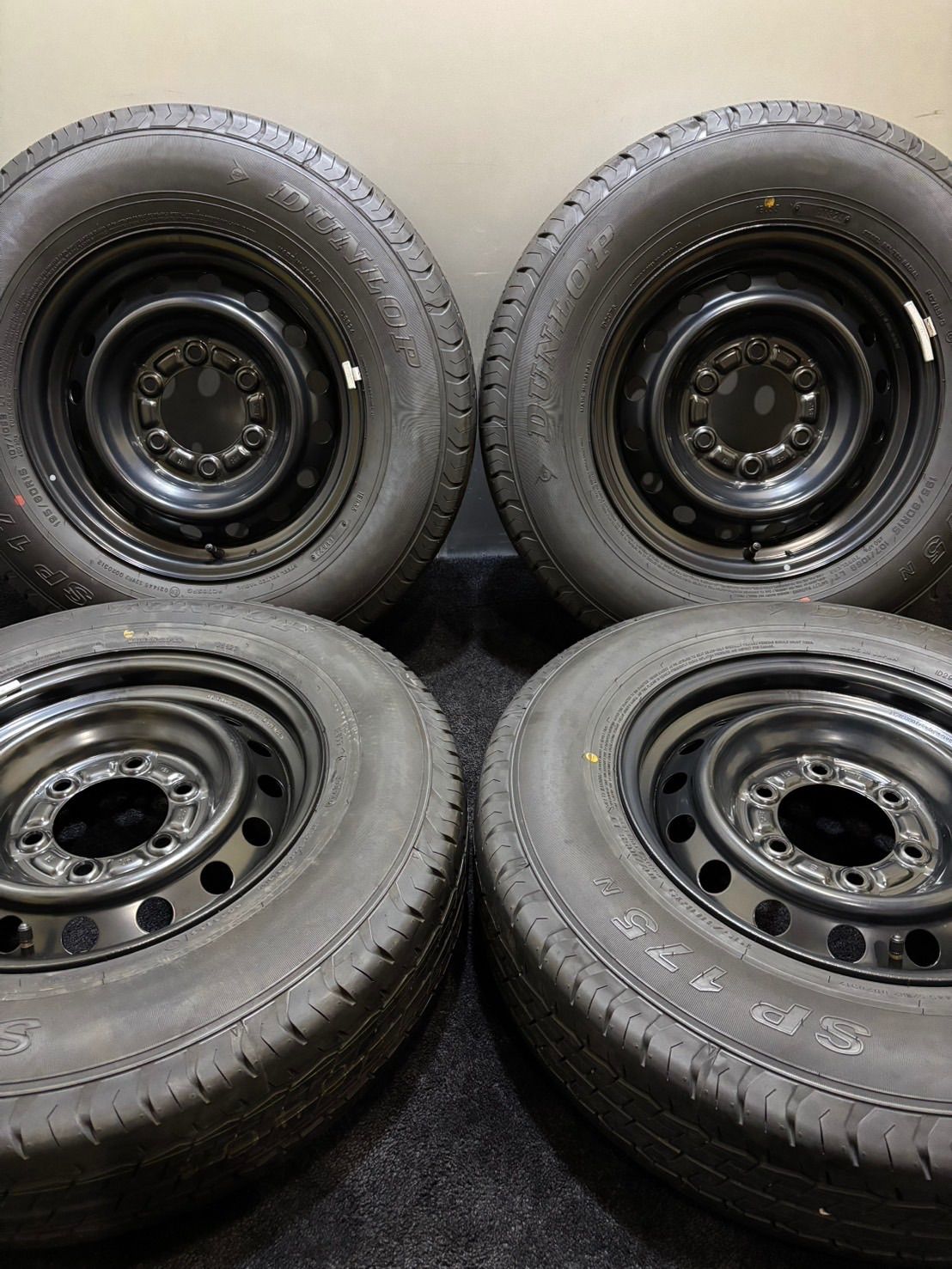 ハイエース純正　DUNLOP SP175 195/80R15 タイヤ4本セット ハイエース純正DUNLOP SP175 195/80R15 タイヤ4本セット