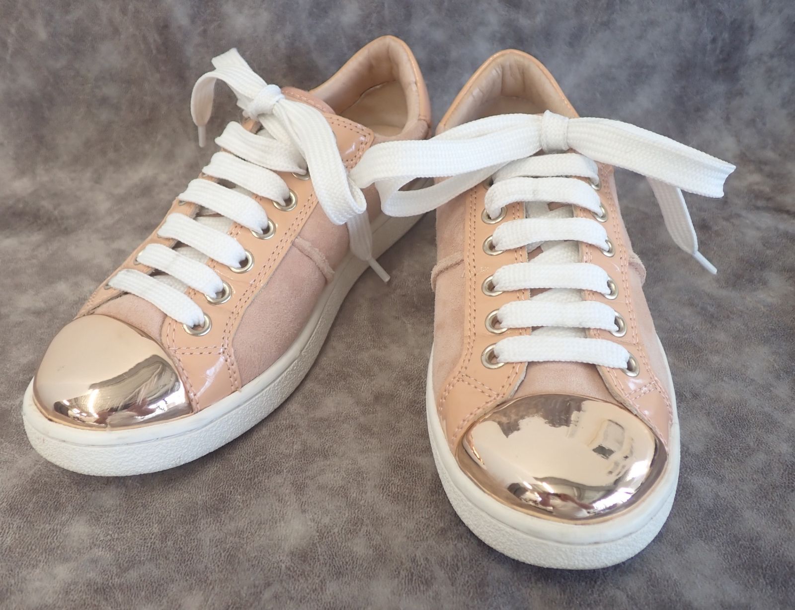 UGG メタリックトゥ スニーカー ピンク　リボン　スエード UGG メタリックトゥ スニーカー ピンク リボン スエード