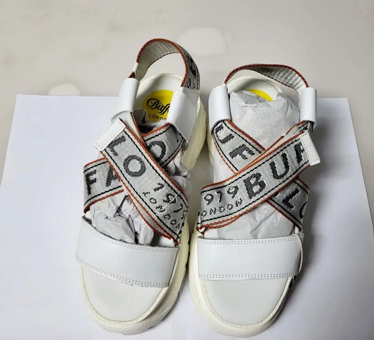 Buffalo london バッファロー ロンドン 厚底 サンダル 新品