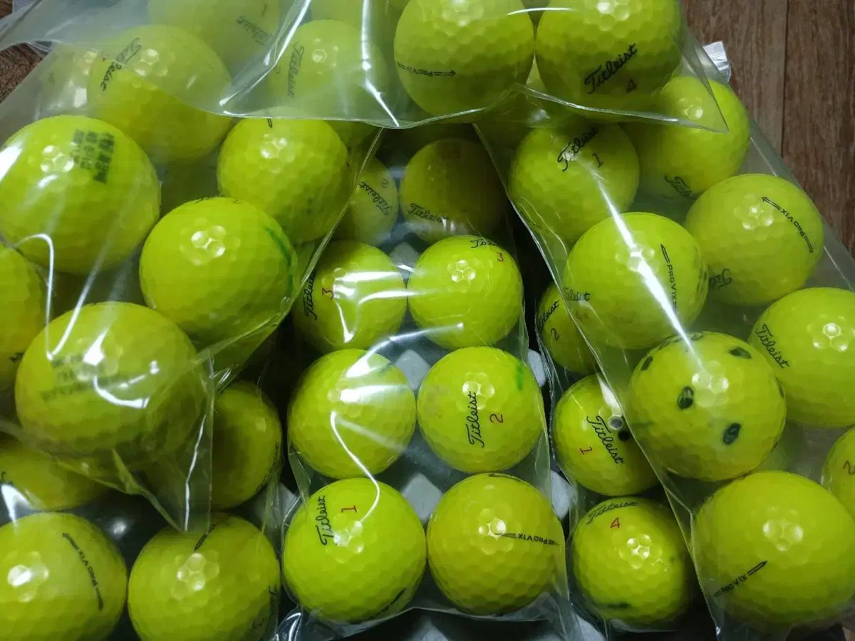 タイトリスト 高弾力 蛍光 54 R v 1 x 4 ps いくつか含む 108000 ONE