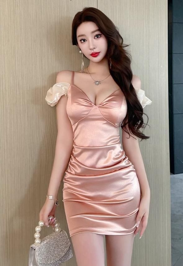 最終値定価6万極美品Rene36 サーモンピンク系パールジップワンピース