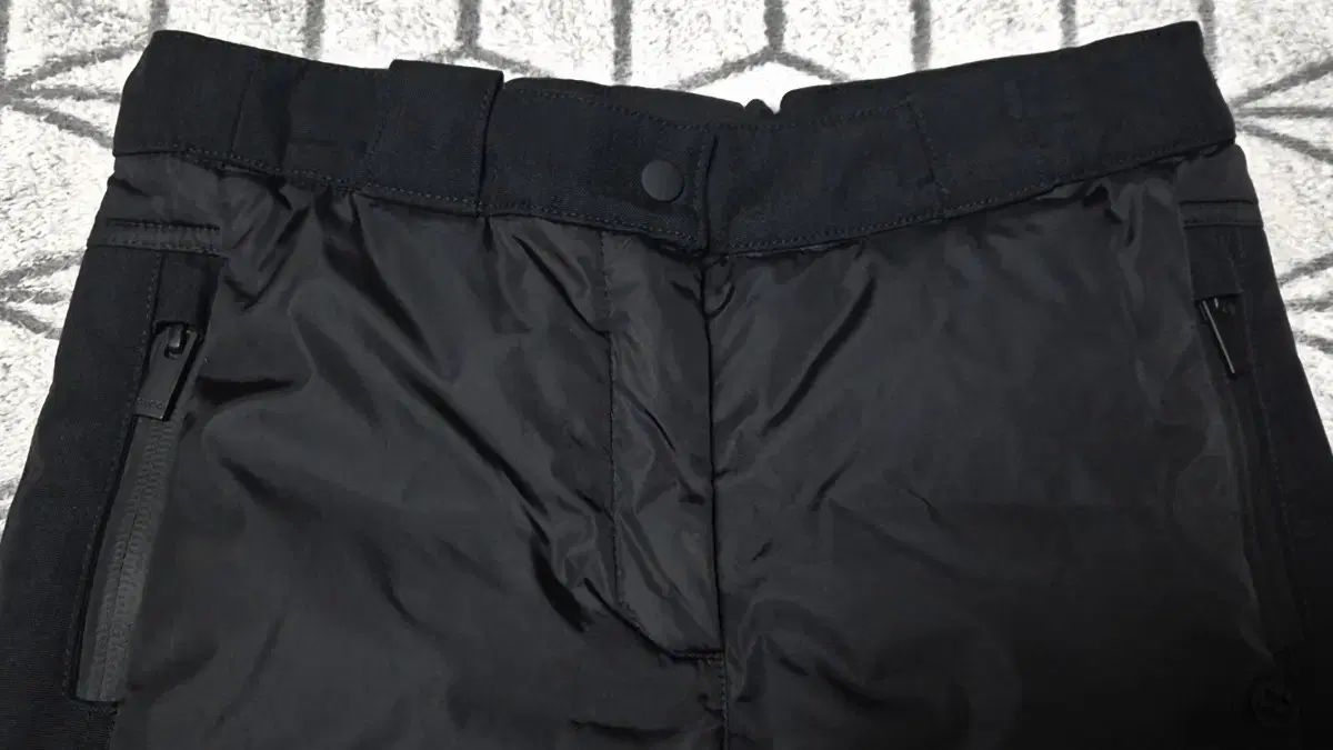 GUCCI(グッチ) 正規品 グースダウン キッズパンツ 新品 出品
