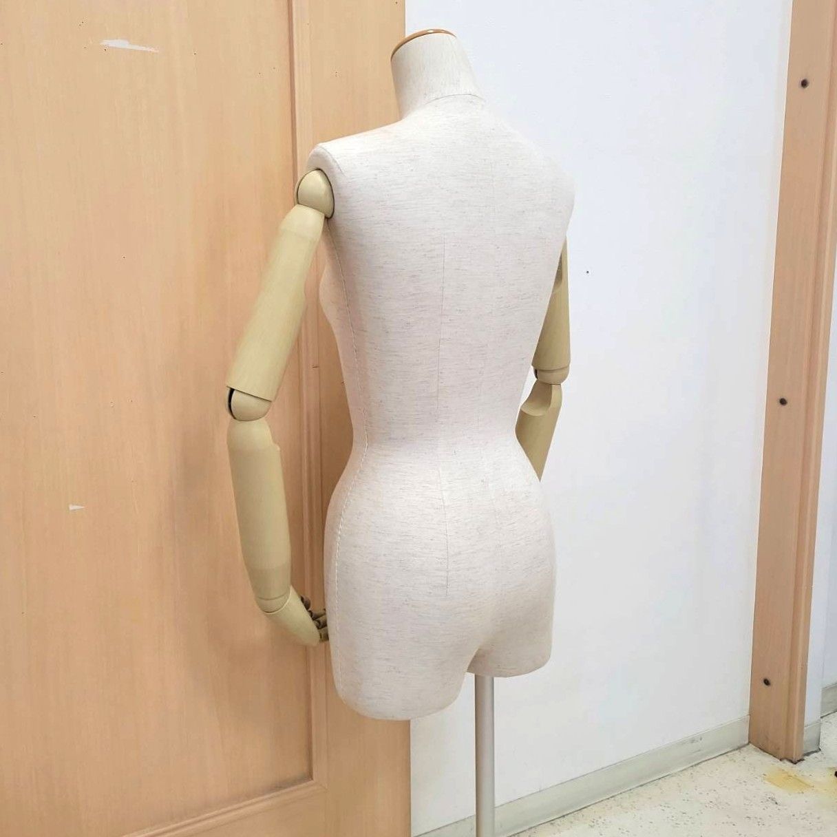 美品】トルソー 女性 レディース マネキン アイボリー 可動式腕 / 土台