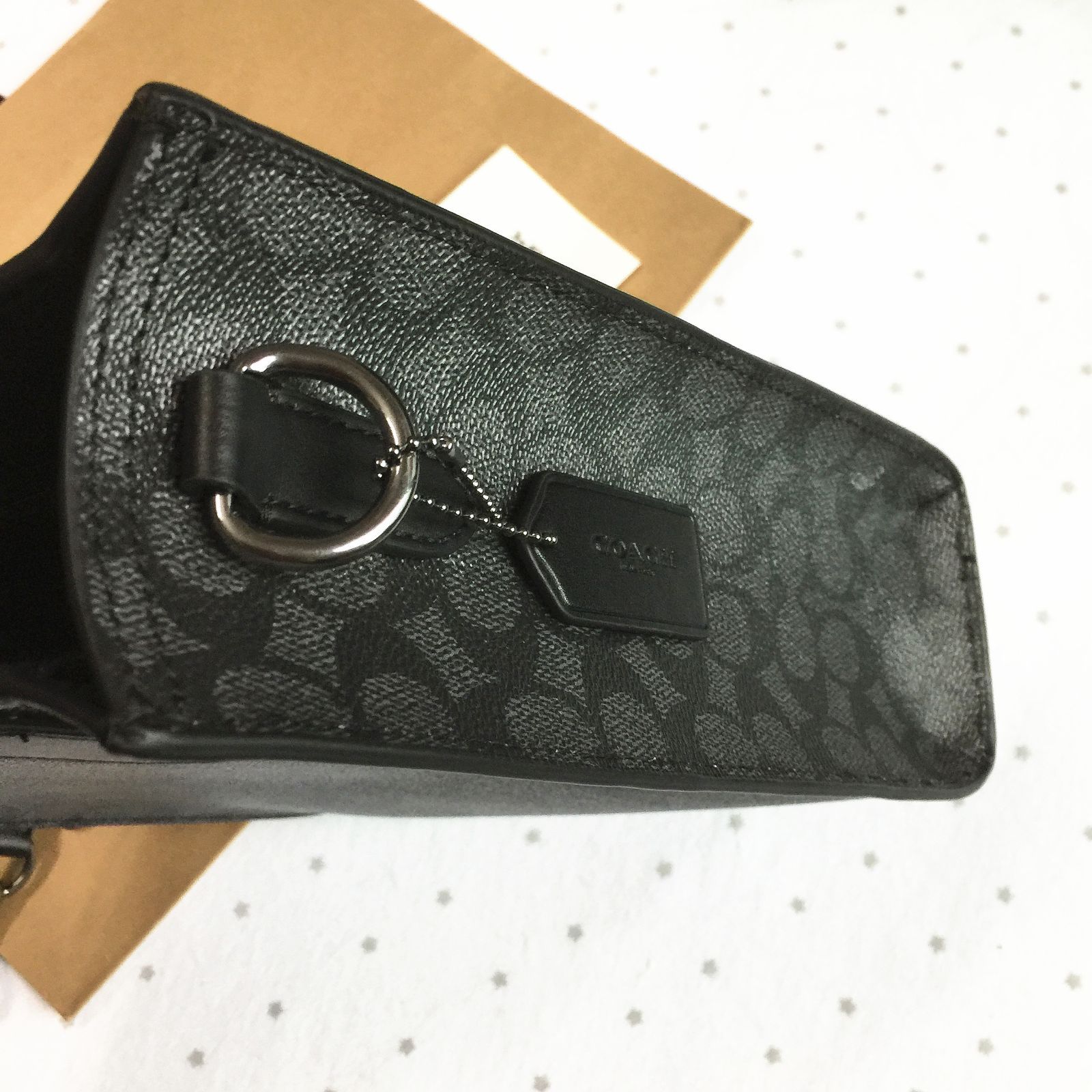 セール中】COACH コーチバッグ CC096 チャコール×ブラック ハンドバッグ ショルダーバッグ 斜めがけバッグ クロスボディー  メンズボディーバッグ アウトレット品 新品未使用 - メルカリ