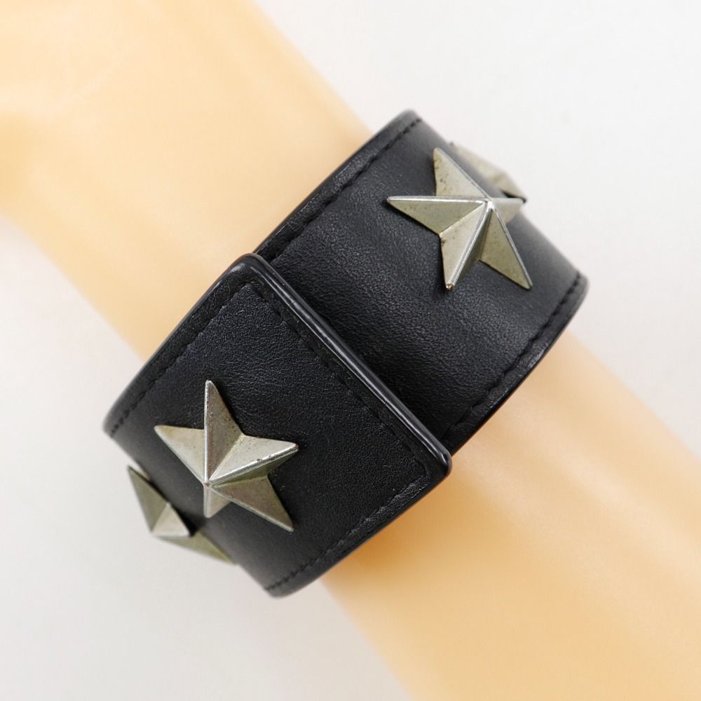 GIVENCHY ジバンシィ スタースタッズ レザーブレスレット バングル