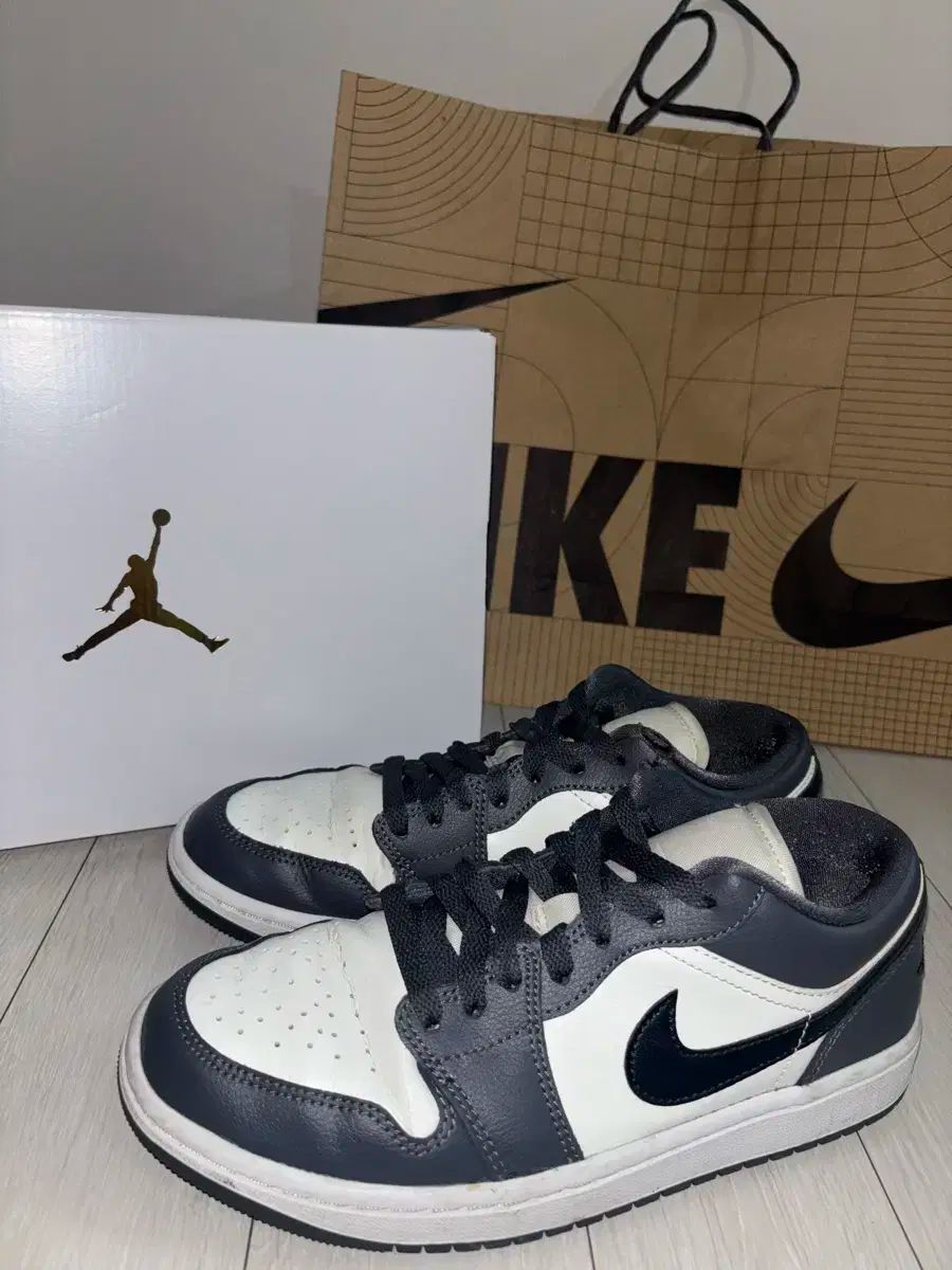 NIKE(ナイキ) エア ジョーダン 1 ロー dc0774102