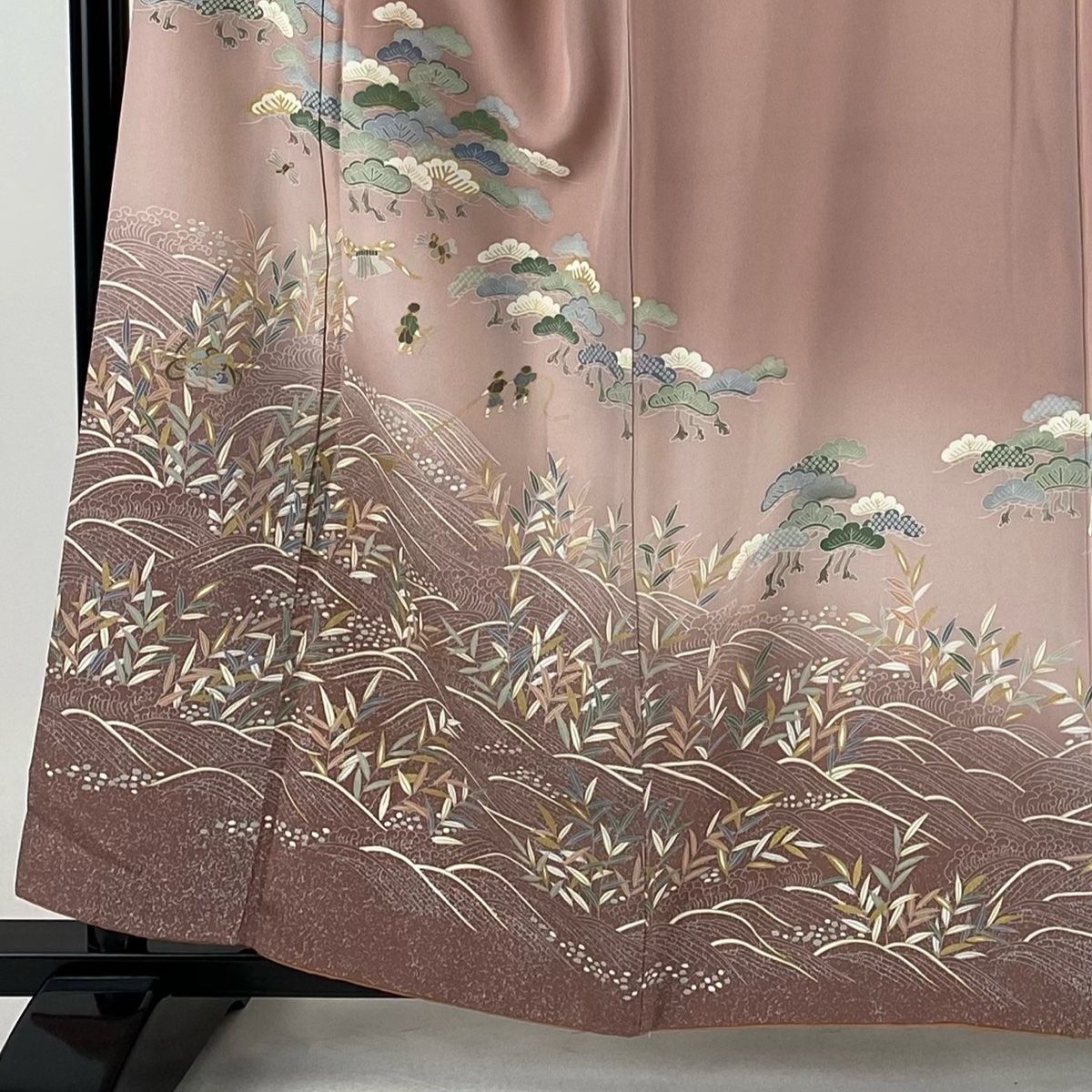 付下げ 身丈160cm 裄丈67cm M 袷 松 人物 ぼかし 金彩 ピンク