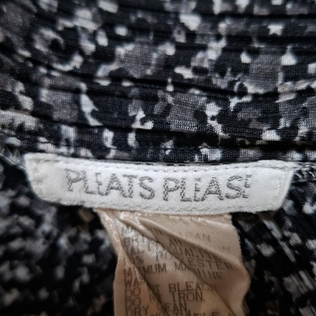 PLEATS PLEASE プリーツプリーズ 総柄 長袖 カットソー ブラウス PLEATS PLEASE(プリーツプリーズ) 長袖カットソー サイズ3 L