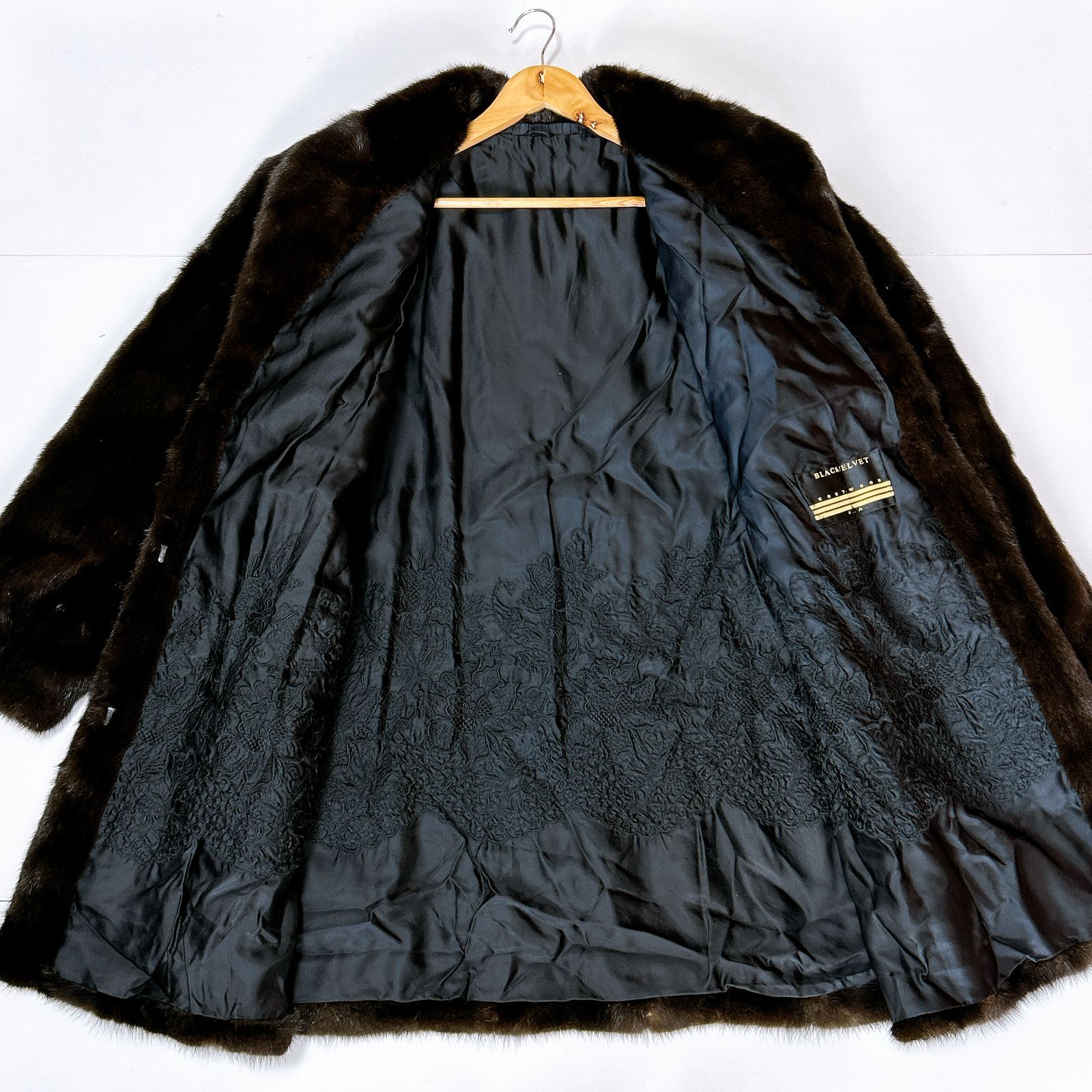 ダークブラウン